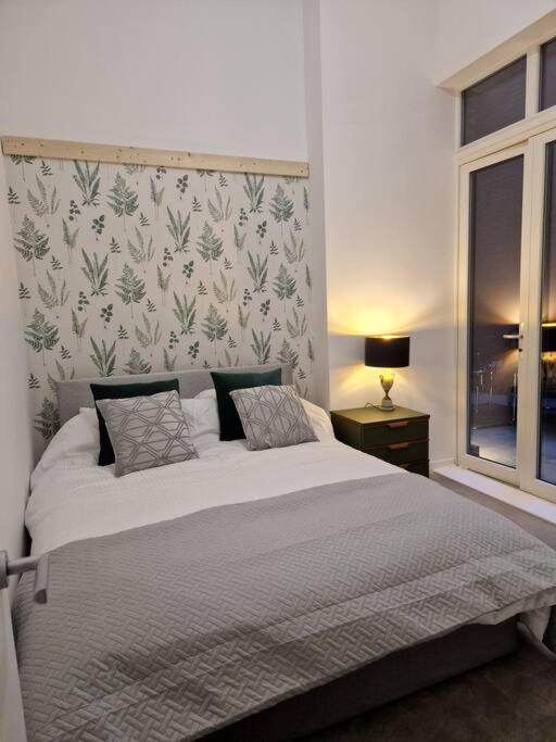 Apartment Double Bedroom In Modern London