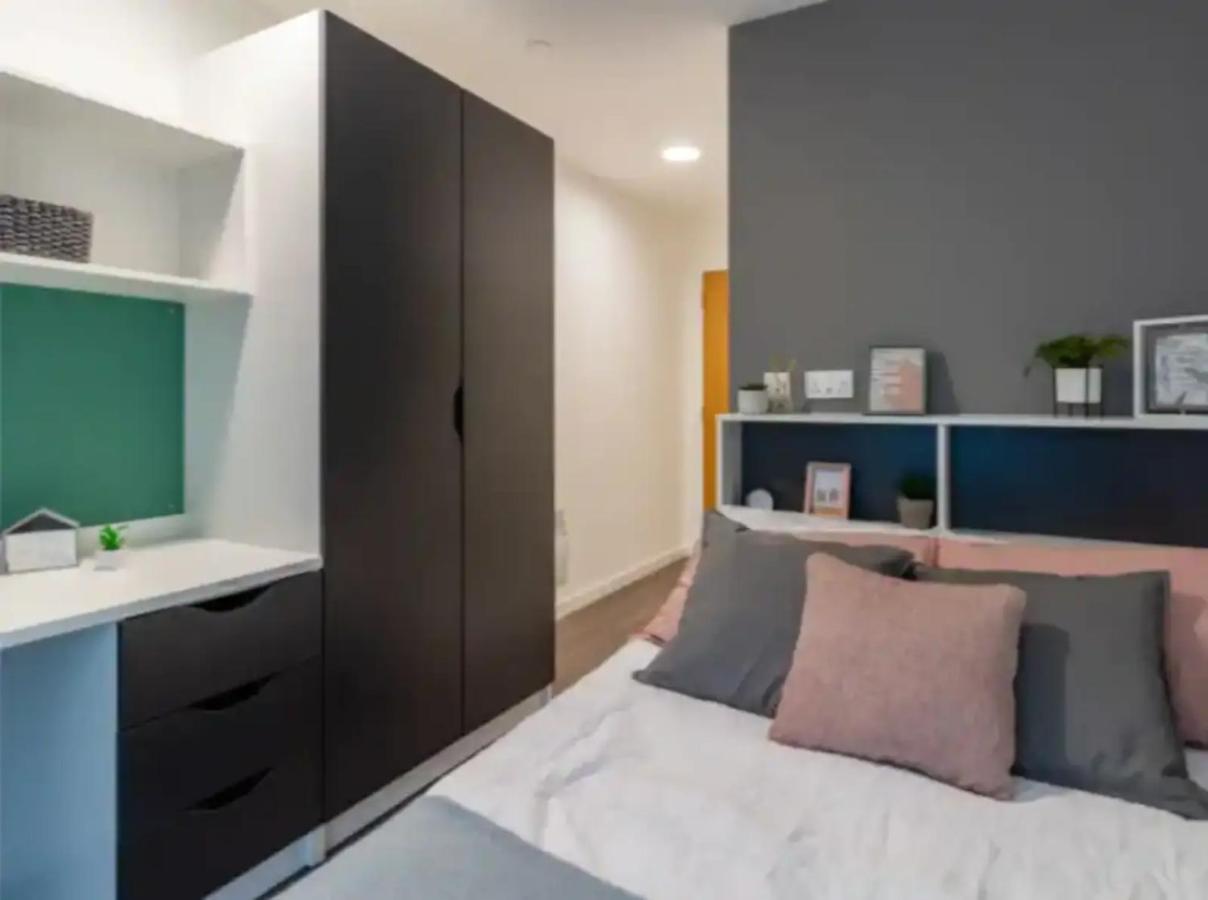 Modern Rooms in Wembley, SK Gasthof *