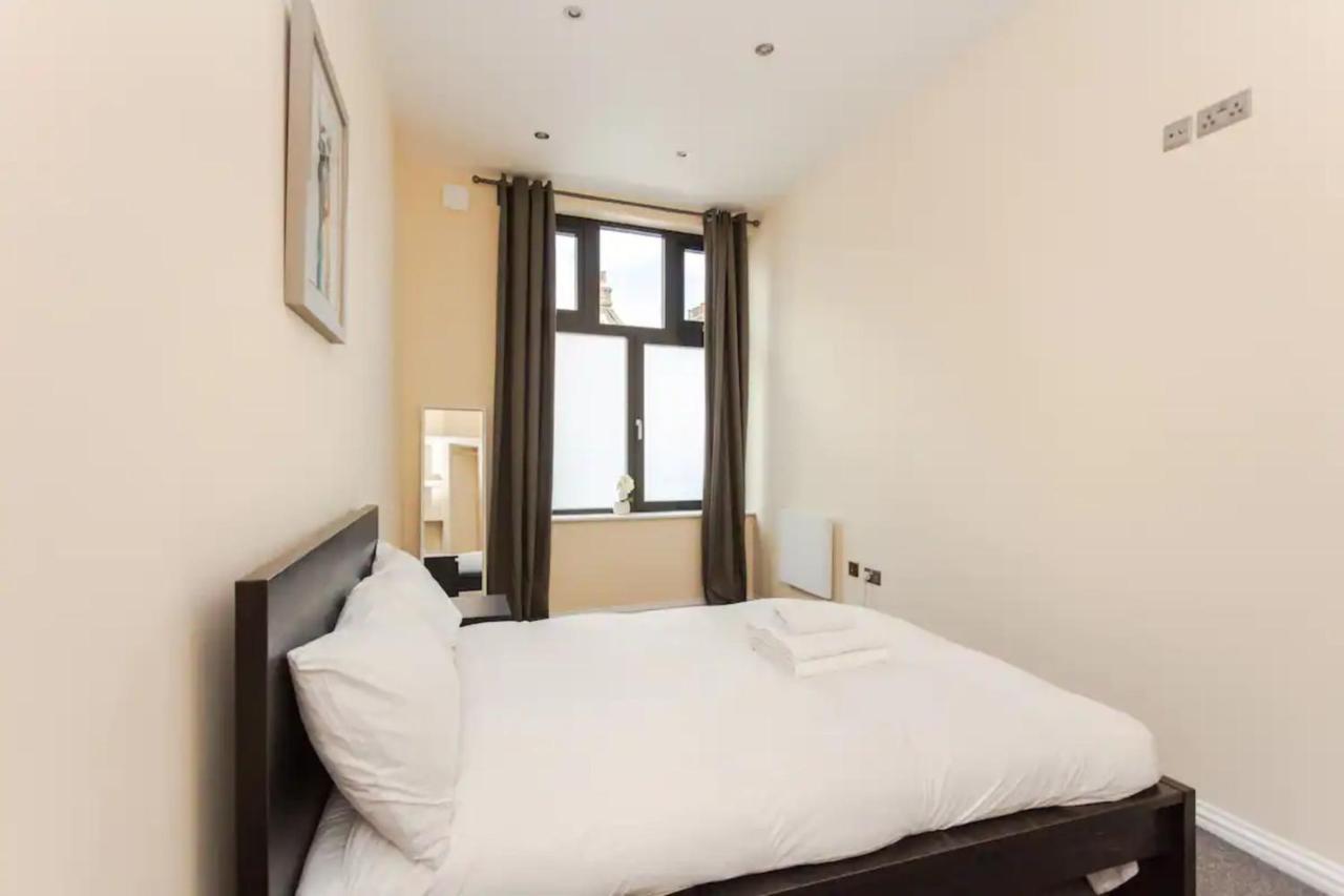 Stylish 2 Bedroom In Greenwich Apartment *