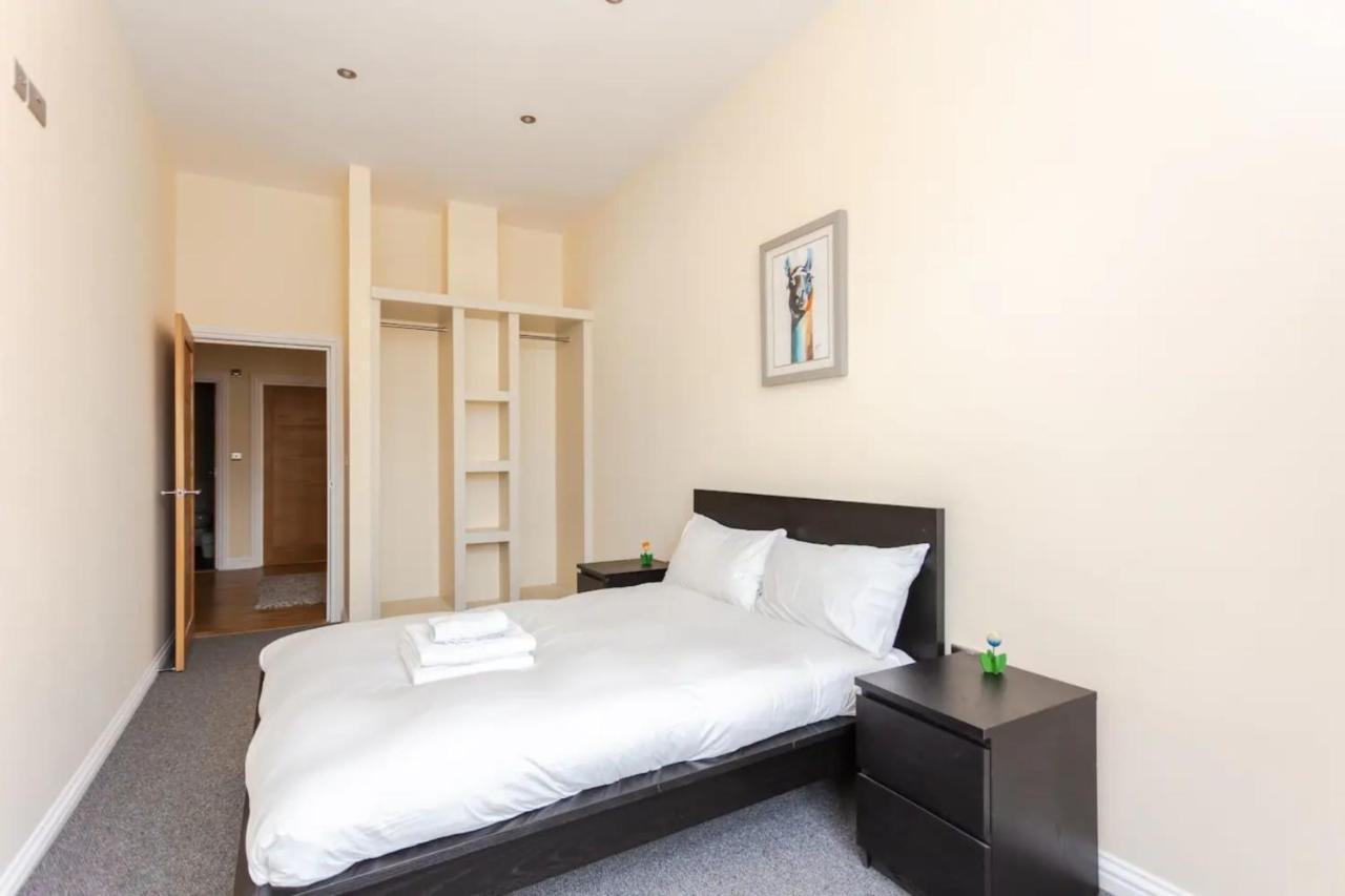 Stylish 2 Bedroom In Greenwich Apartment *