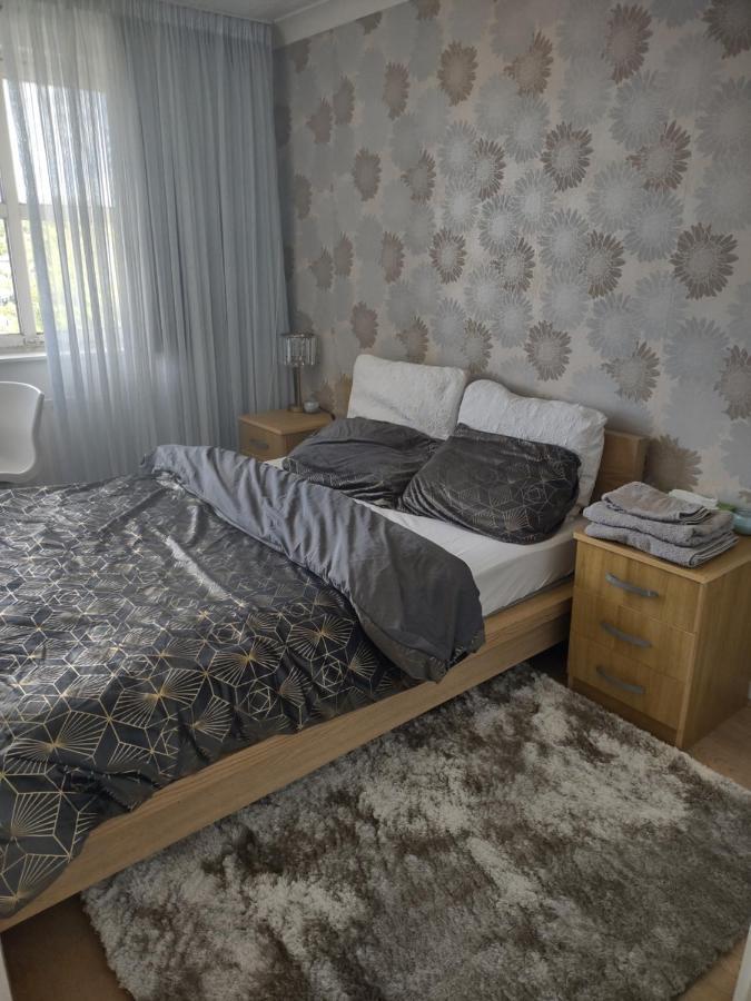 Quiet And Peaceful Double Bedroom In A Nice House With A Very Large Patio Pensión