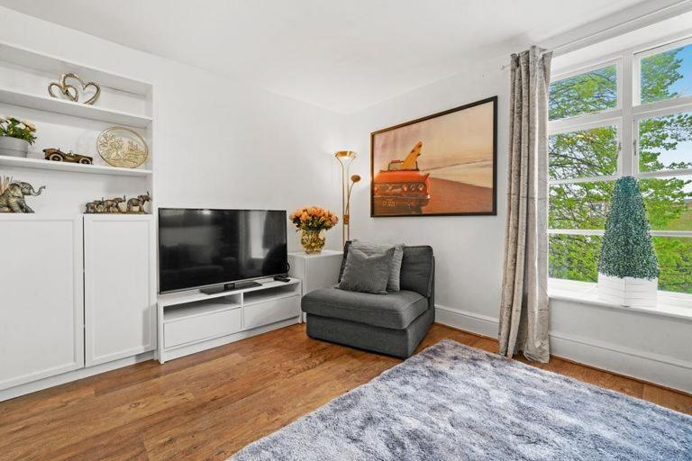 Canning Town Modern 2 Bedroom Excel Centre, Canary Wharf, Airport * Londen