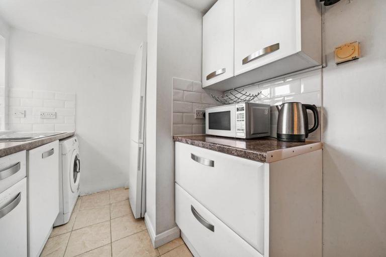 Canning Town Modern 2 Bedroom Excel Centre, Canary Wharf, Airport * Londen