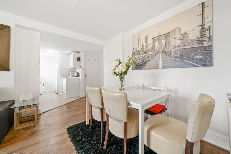 Canning Town Modern 2 Bedroom Excel Centre, Canary Wharf, Airport Leilighet *