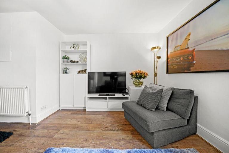Canning Town Modern 2 Bedroom Excel Centre, Canary Wharf, Airport * Londen