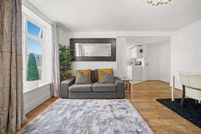 Canning Town Modern 2 Bedroom Excel Centre, Canary Wharf, Airport Leilighet