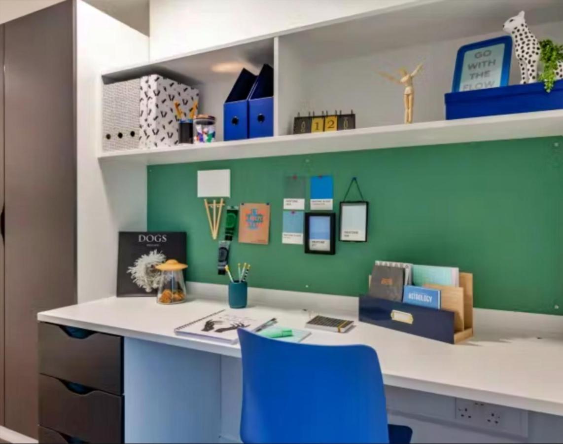 Gasthof Modern Rooms in Wembley, SK *