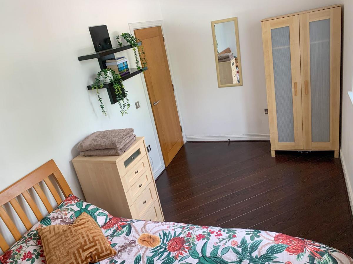 In Stratford With Private Bathroom And Parking Privatunterkunft