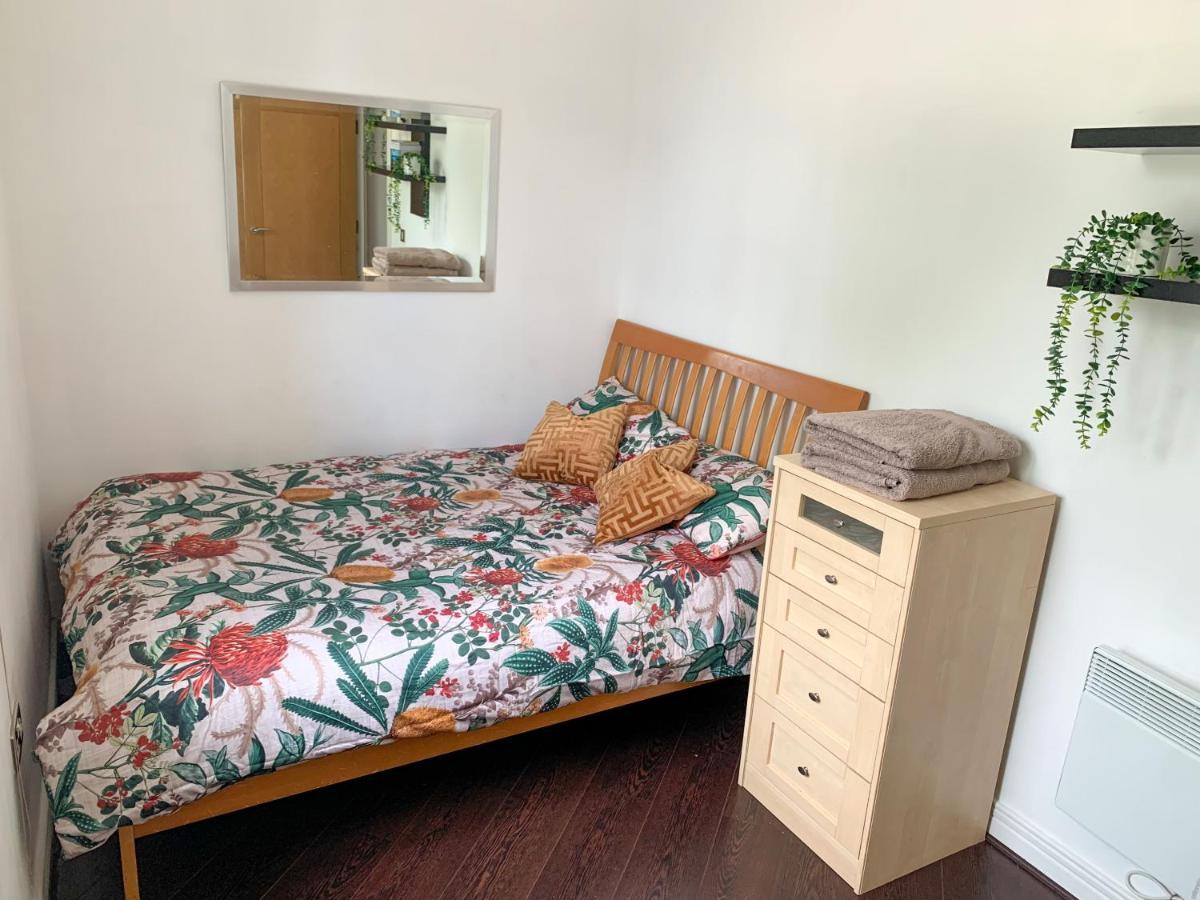 In Stratford With Private Bathroom And Parking Privatunterkunft *