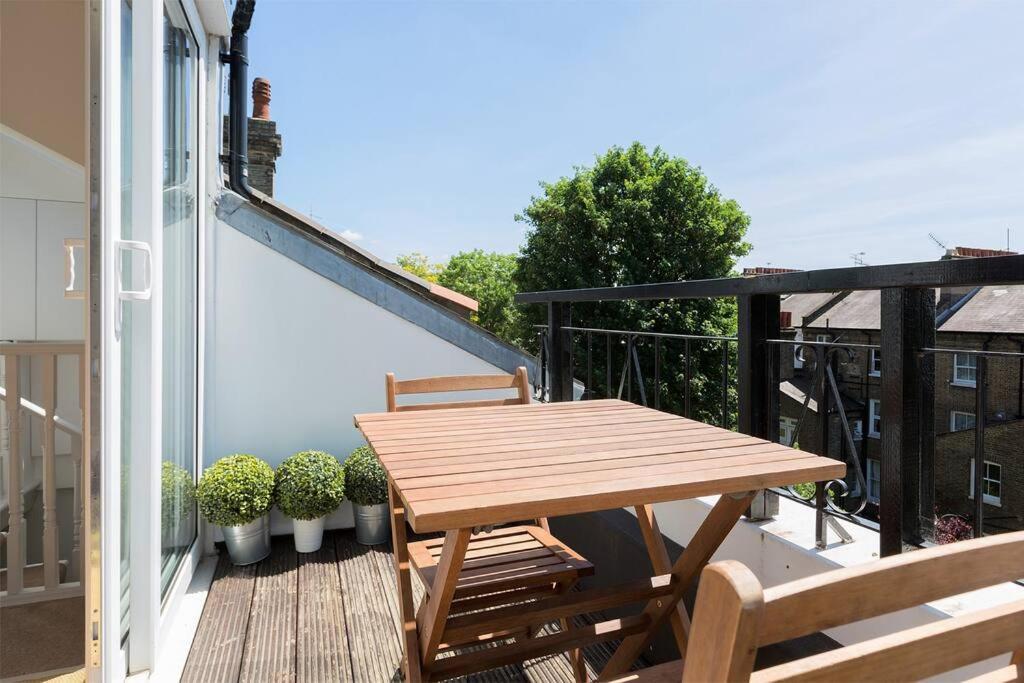 Spacious 3 Bedroom Flat With Terrace London
