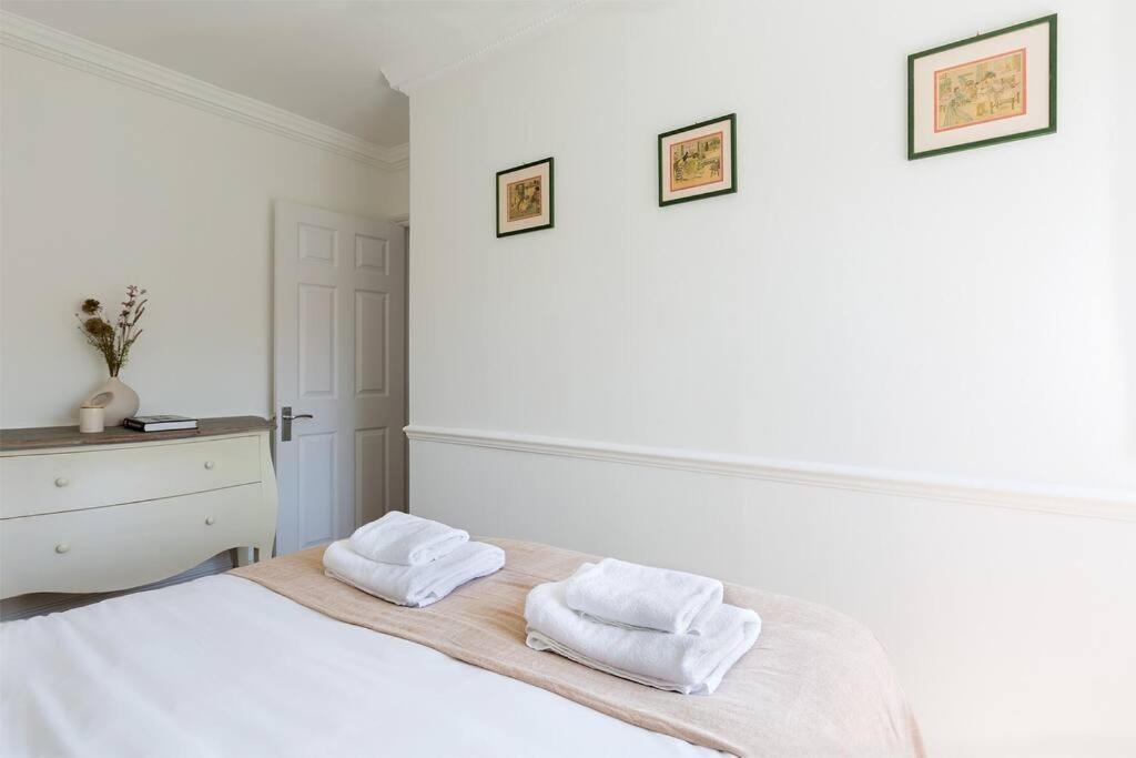 Apartment Spacious 3 Bedroom Flat With Terrace