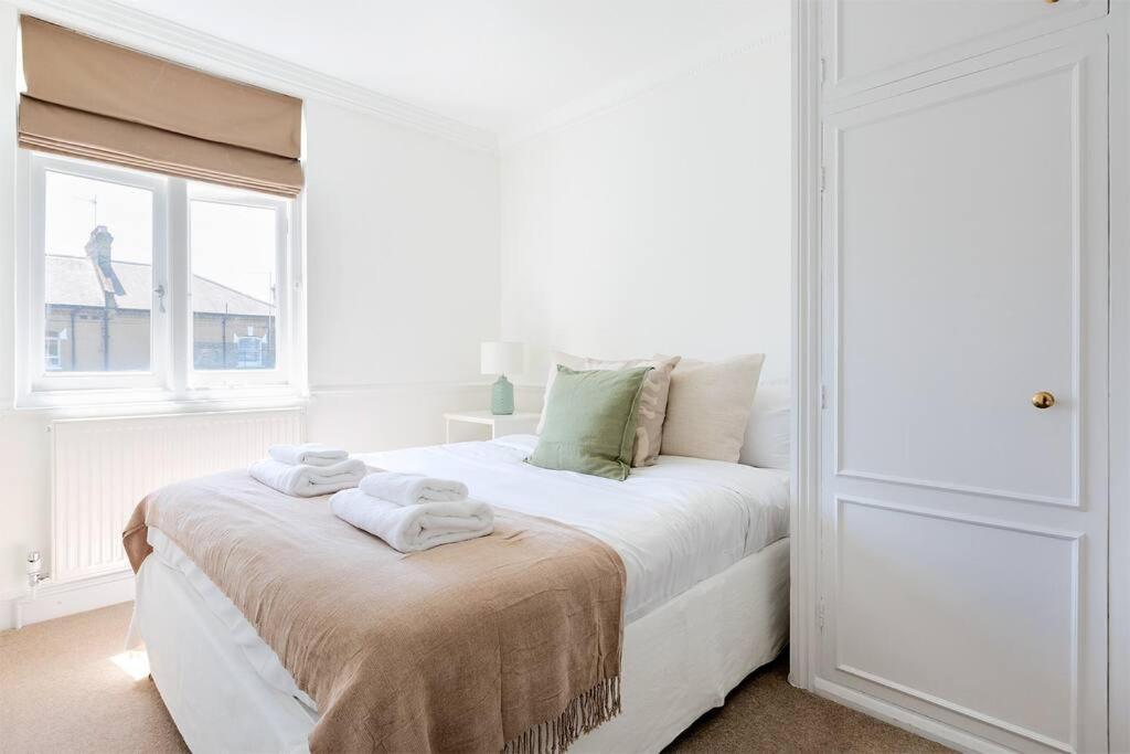Spacious 3 Bedroom Flat With Terrace Apartment