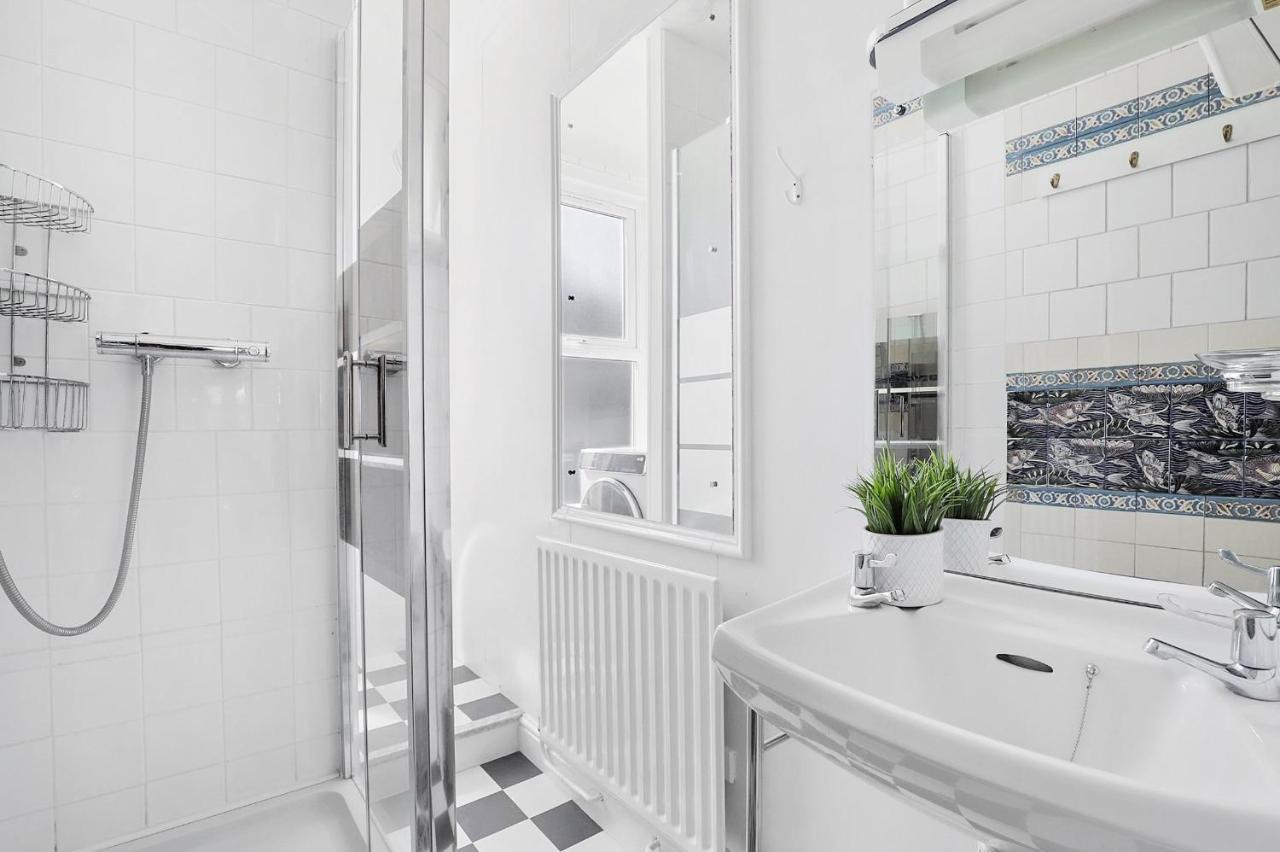 Stunning Victorian Property Near Canary Wharf! *