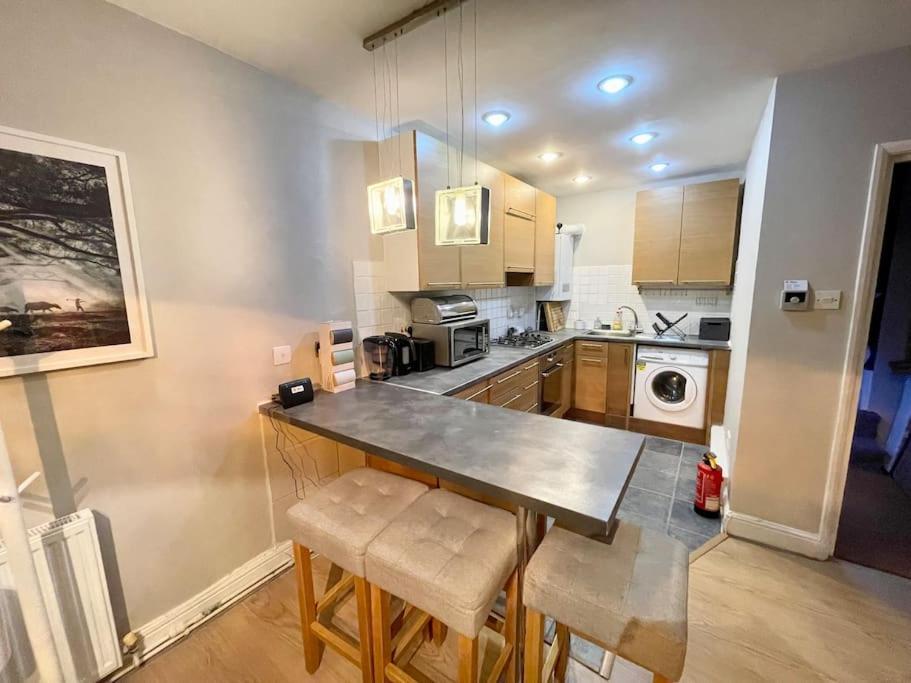 *new* Beautiful 2 Bedroom House In Location Appartement Londen