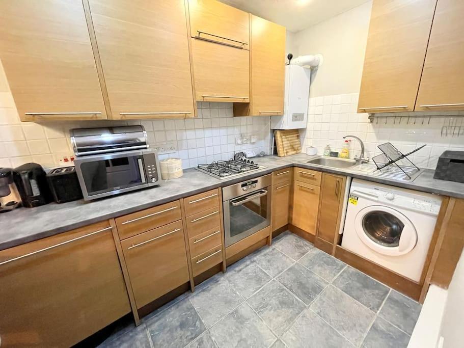 *new* Beautiful 2 Bedroom House In Location Appartement Londen