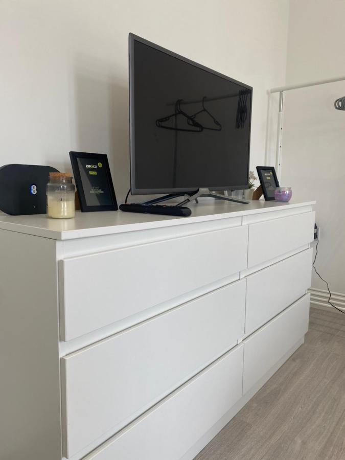 Modern Furnished Studio Privatunterkunft *
