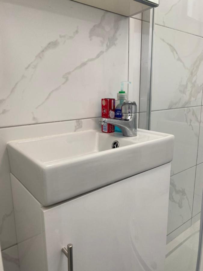 Modern Furnished Studio Privatunterkunft