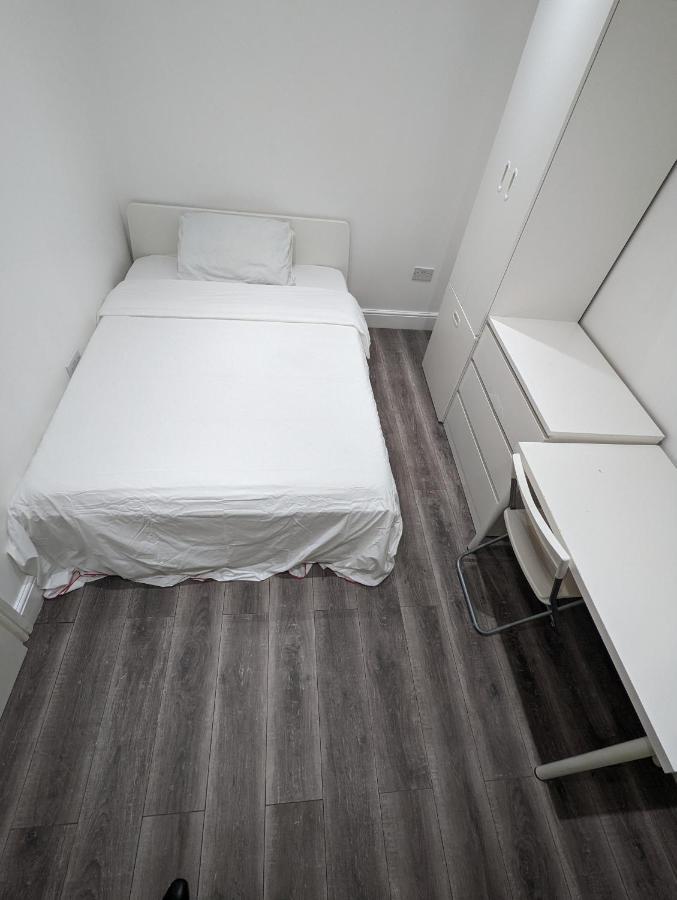 Mile End- Prime Location *