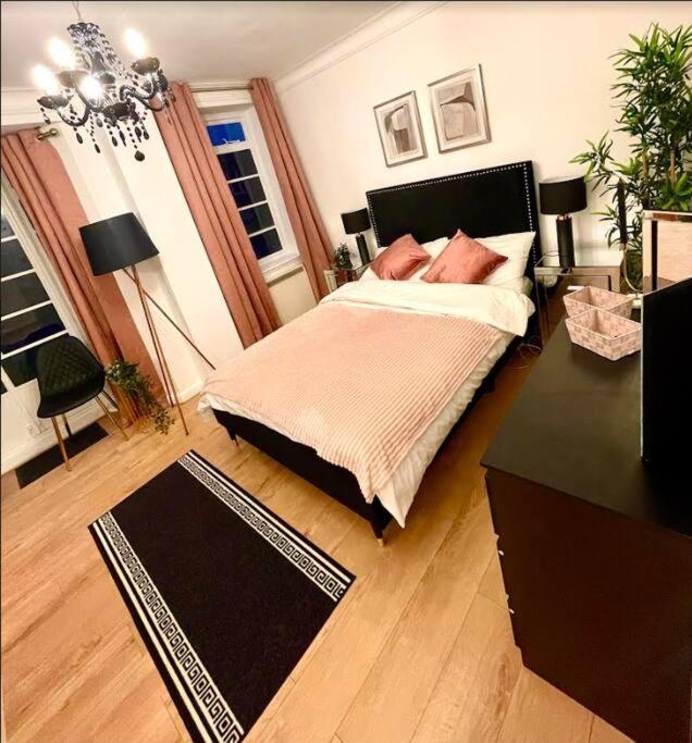 Apartment Luxury 3 Bedroom 3 And A Half Bathroom Flat In Swiss London