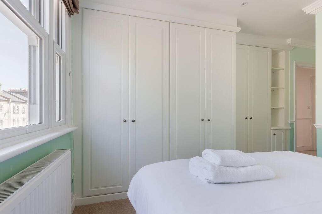 Spacious 3 Bedroom Flat With Terrace Apartment