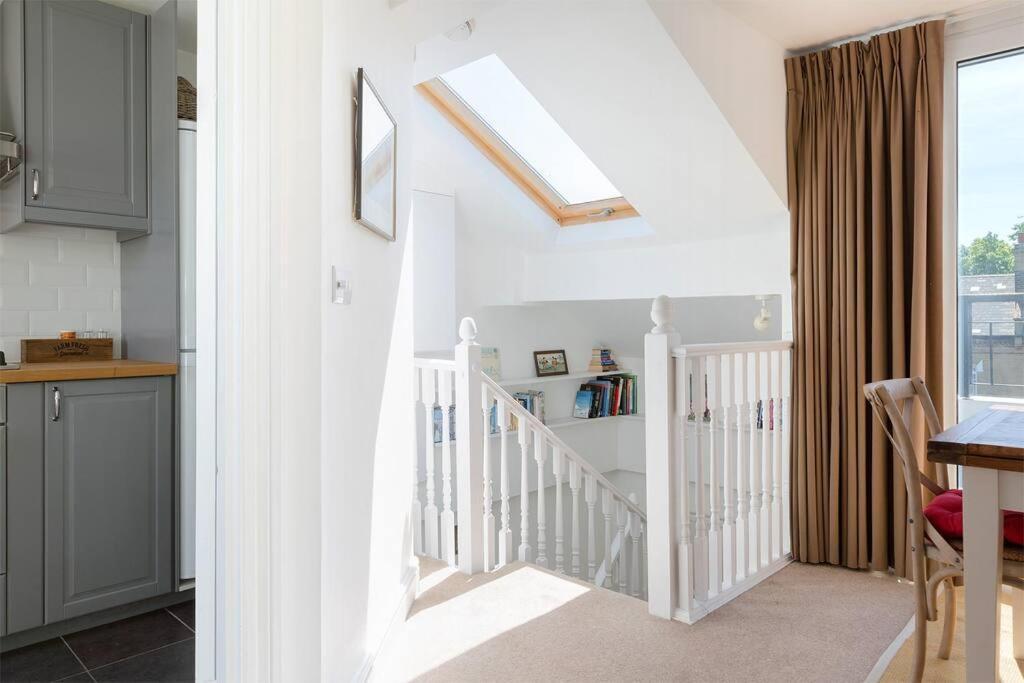 Apartment Spacious 3 Bedroom Flat With Terrace