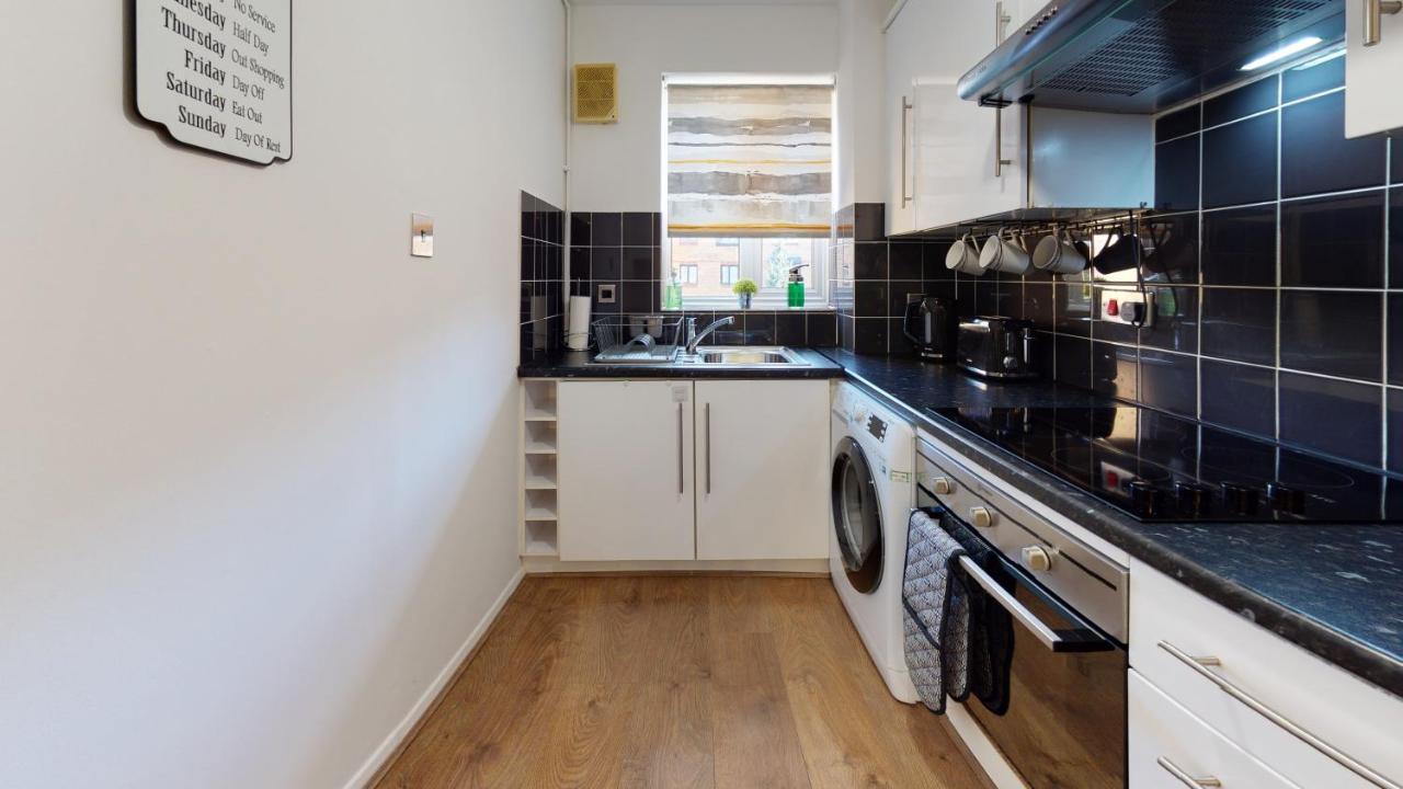 2bedrm-4guests-parking-nearstation London