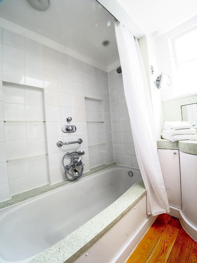 Serene Townhouse With Parking Ferienhaus *