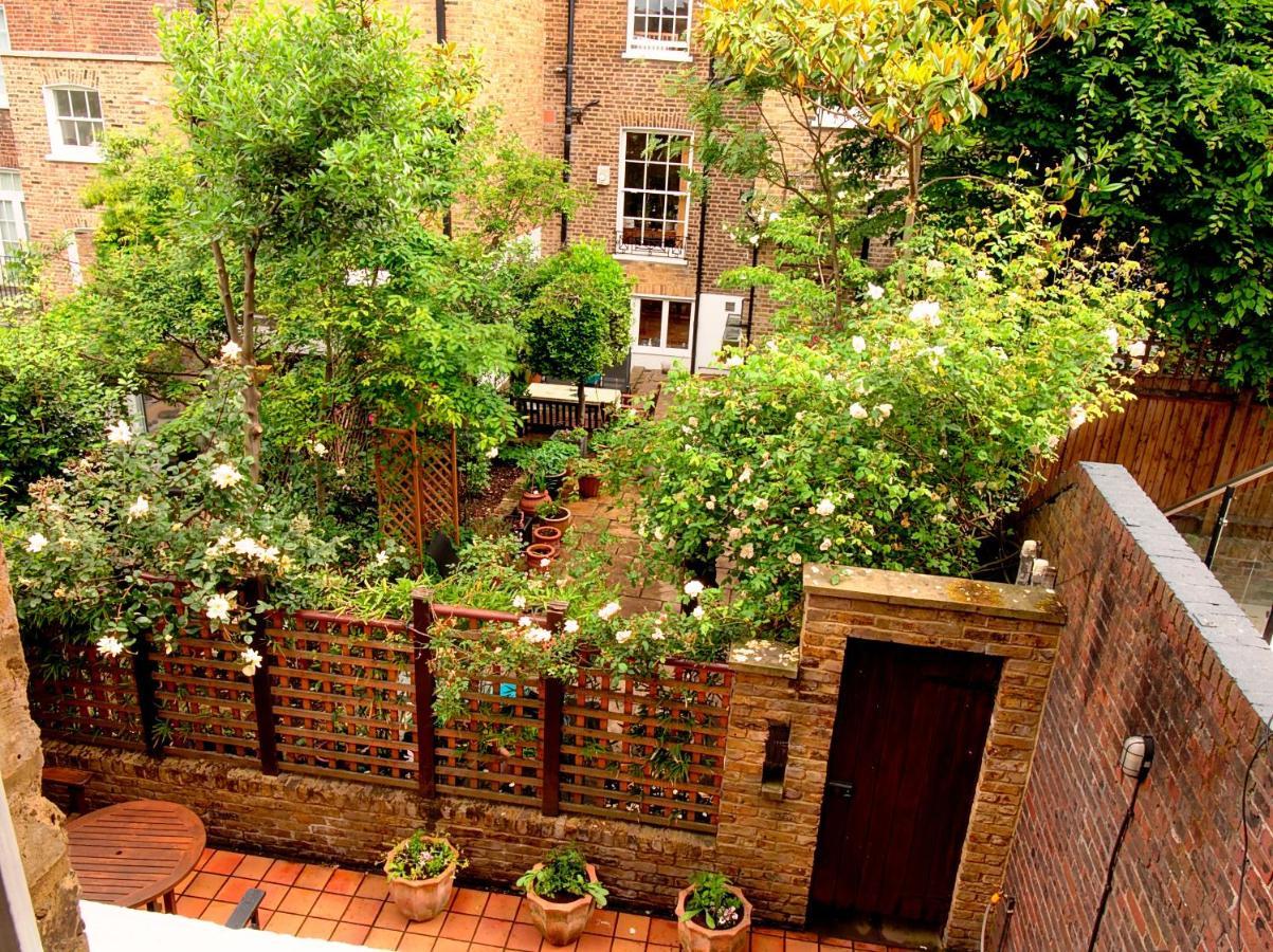 Serene Townhouse With Parking Ferienhaus London