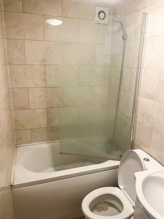 96 Uxbridge Road Apartment *