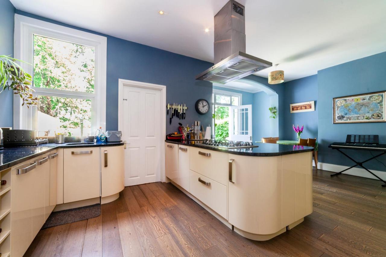 Gorgeous 4 Bdr House With Garden, Crystal Palace Apartment London