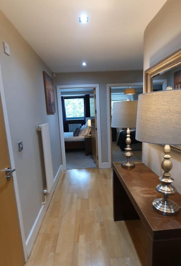 2 Bed Waterfront Luxury Apartment, E14 Apartment *