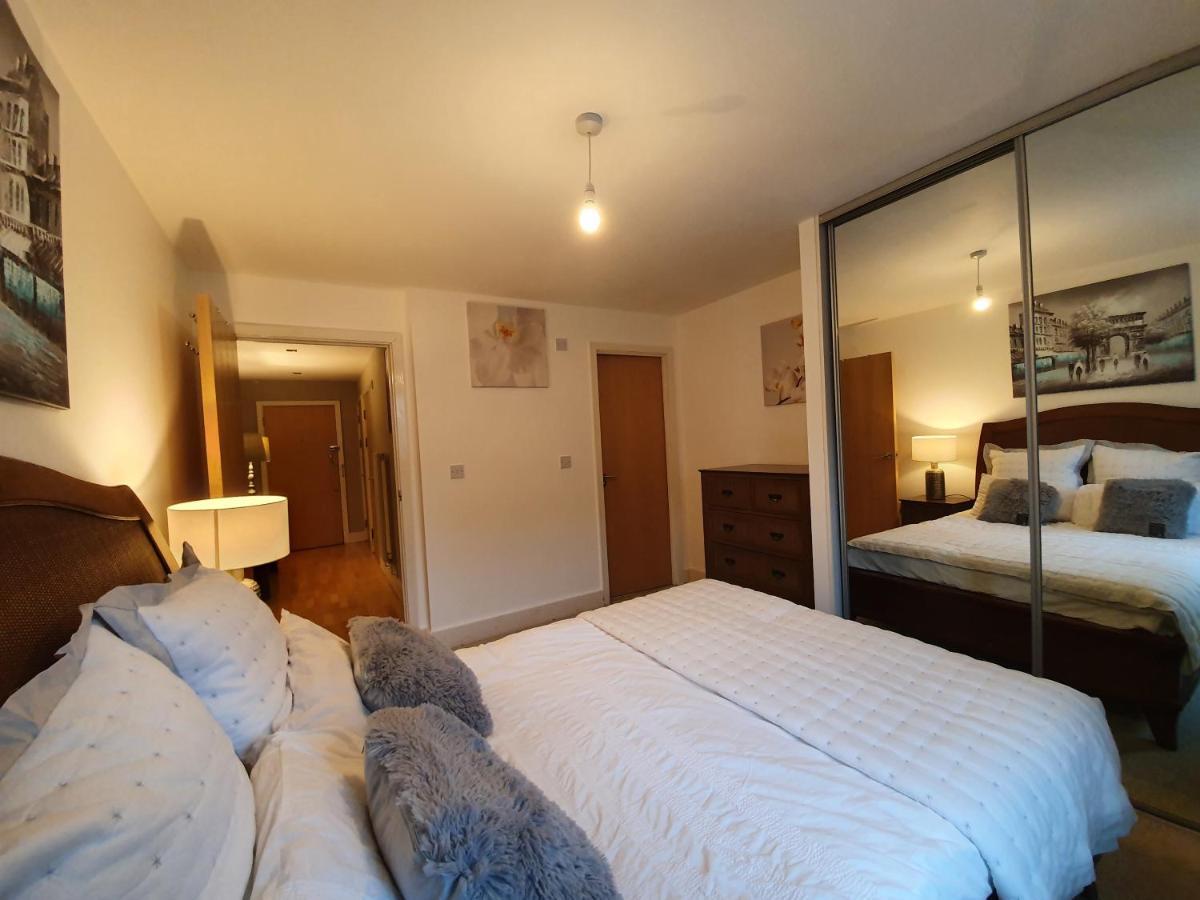 2 Bed Waterfront Luxury Apartment, E14 Apartment