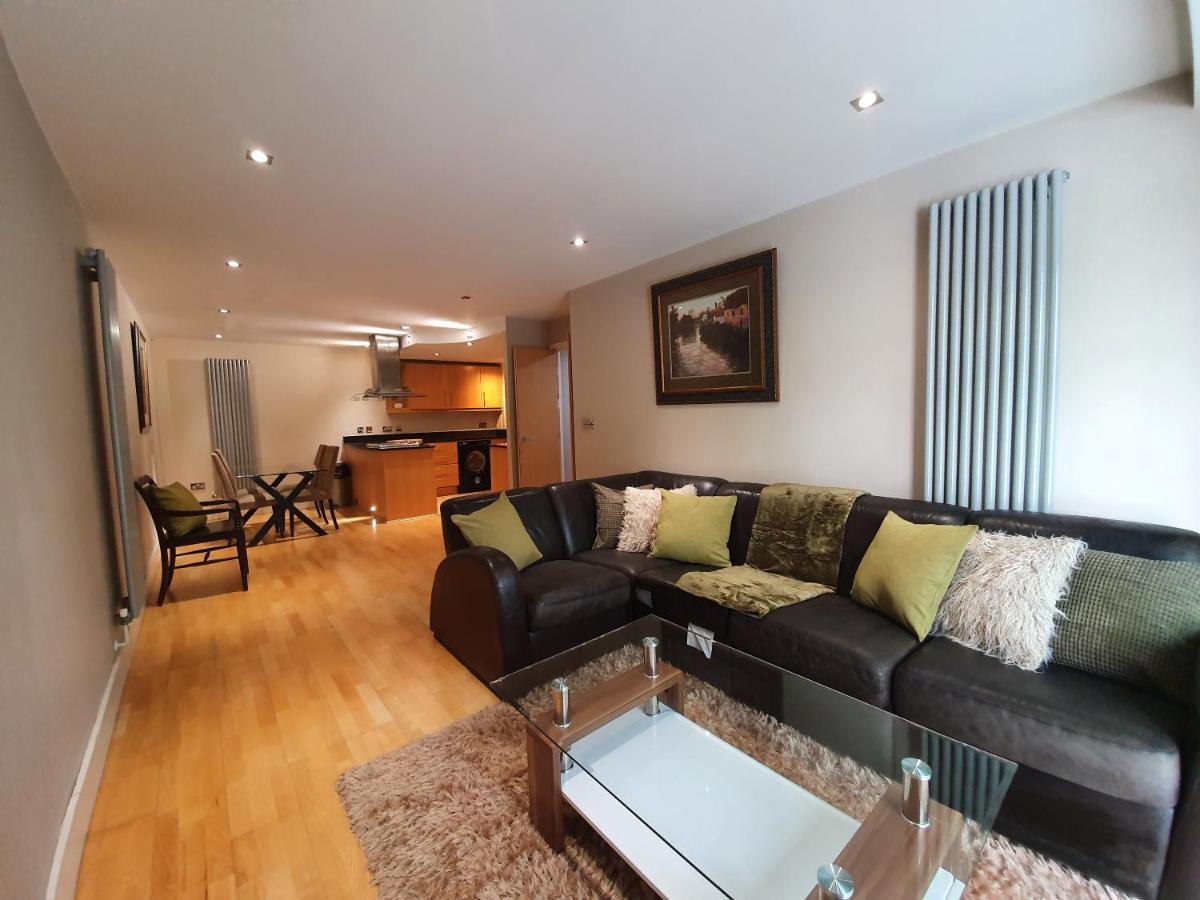 2 Bed Waterfront Luxury Apartment, E14 Apartment