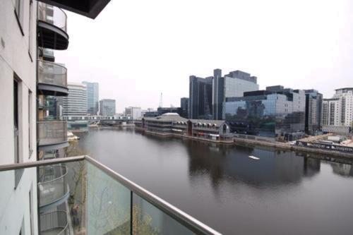 Apartment 2 Bed Waterfront Luxury Apartment, E14 London