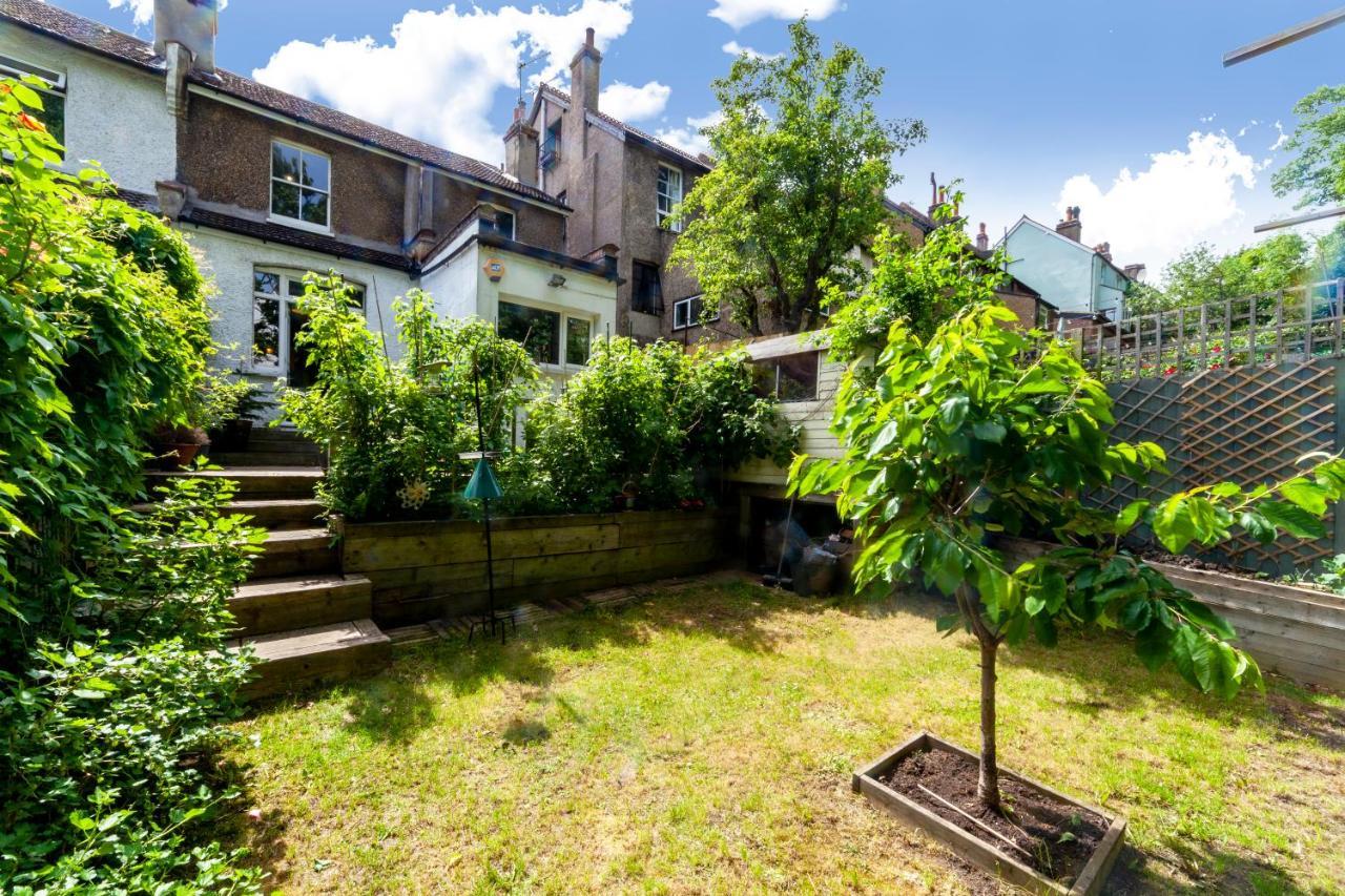 Gorgeous 4 Bdr House With Garden, Crystal Palace Apartment London