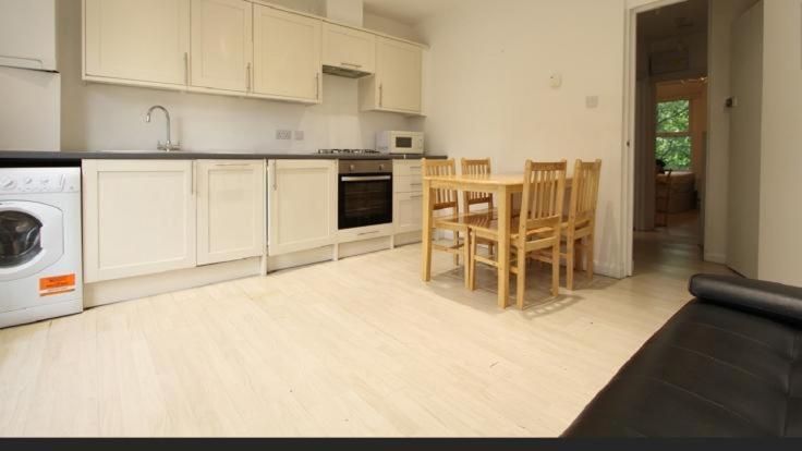 Guest house Renovated Family With Shared Kitchen And Bathroom In Angel London