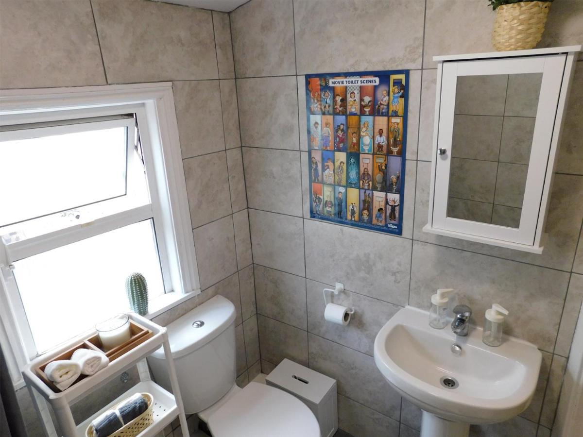 Entire 4 Bedroom Terrace House In *