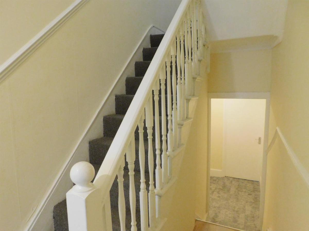 Entire 4 Bedroom Terrace House In Apartment London