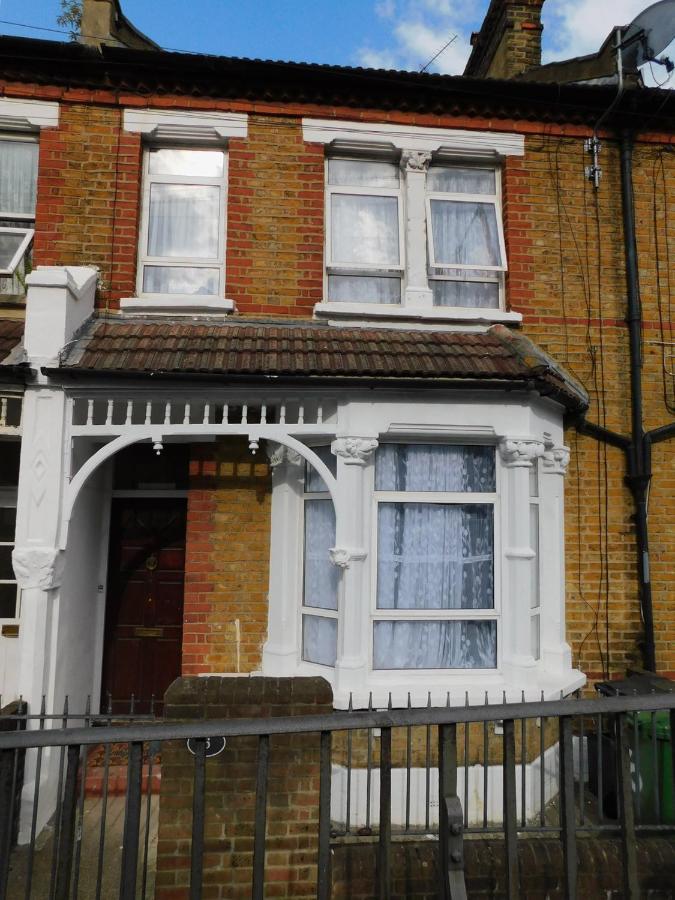 Entire 4 Bedroom Terrace House In Apartment London