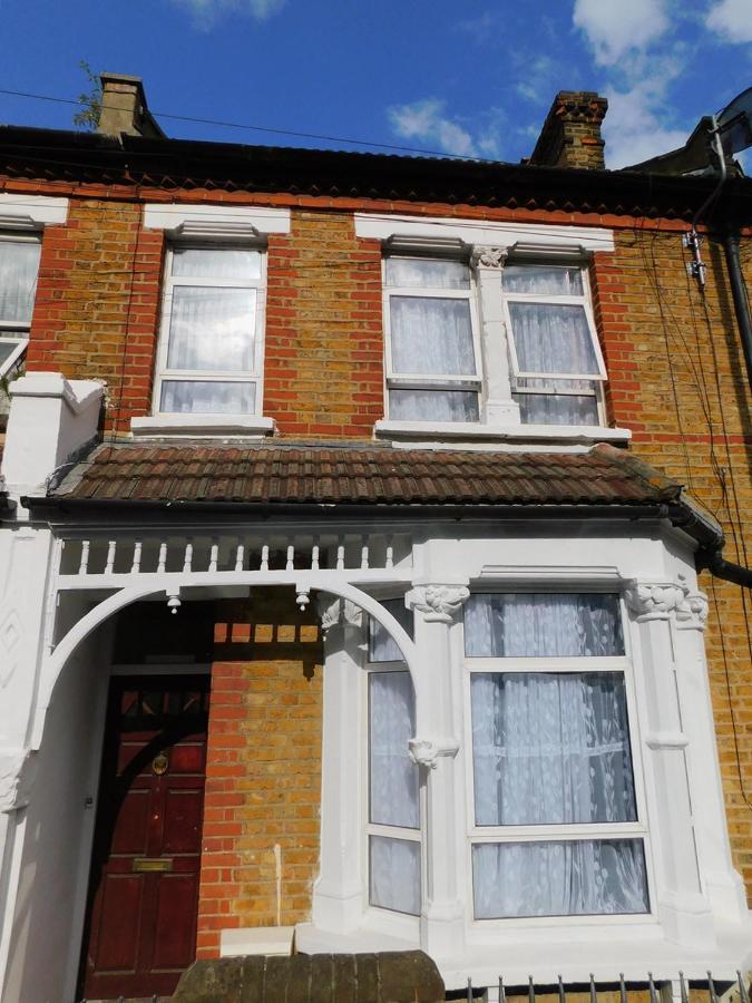 Entire 4 Bedroom Terrace House In London