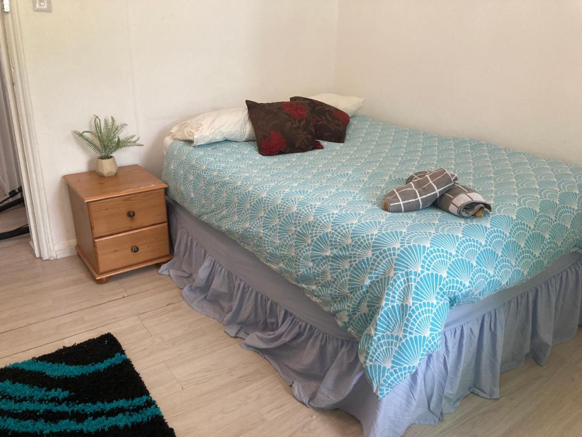 Renovated Family With Shared Kitchen And Bathroom In Angel Guest house