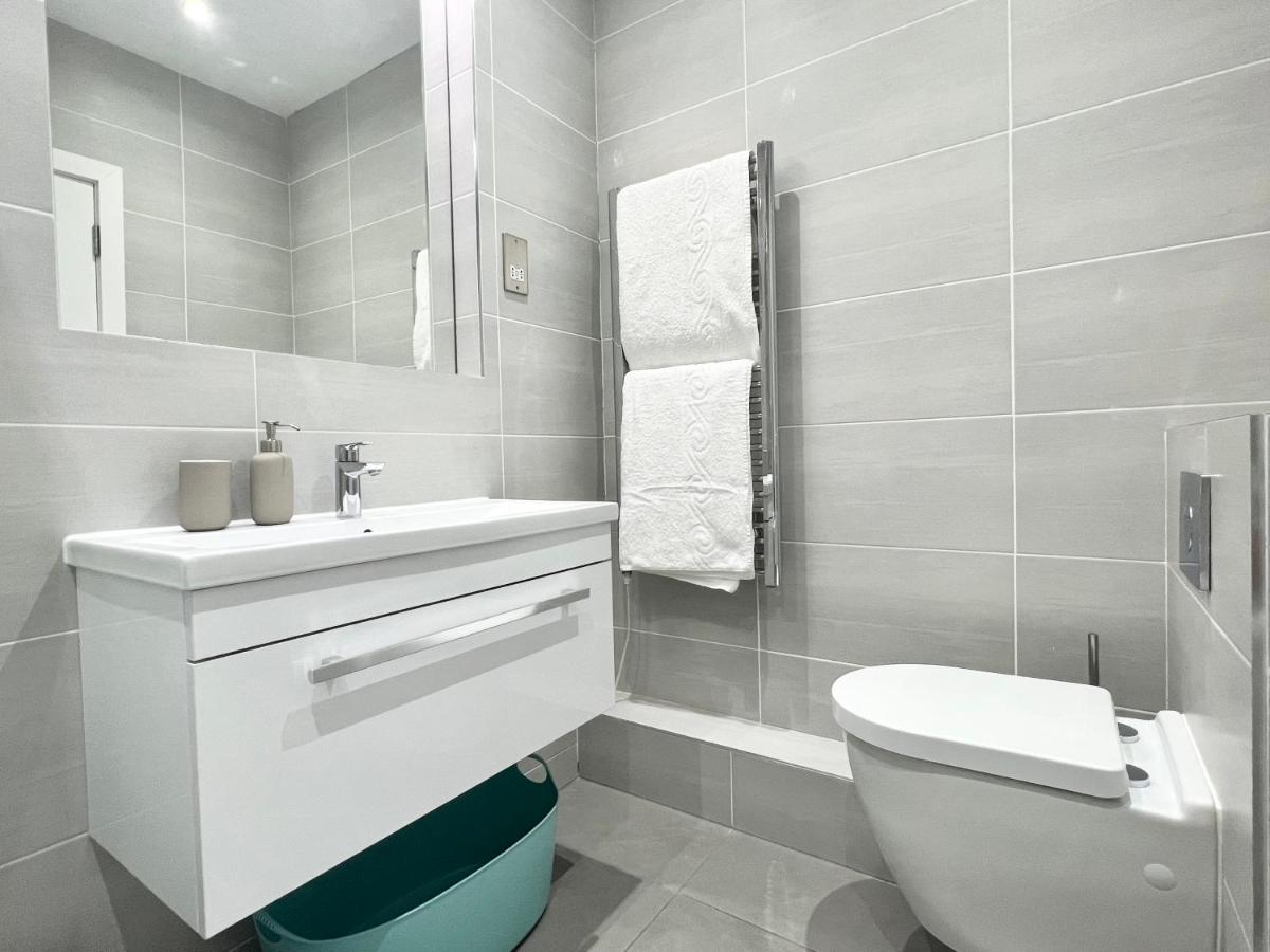 2 Bedroom In South Hampstead Londen