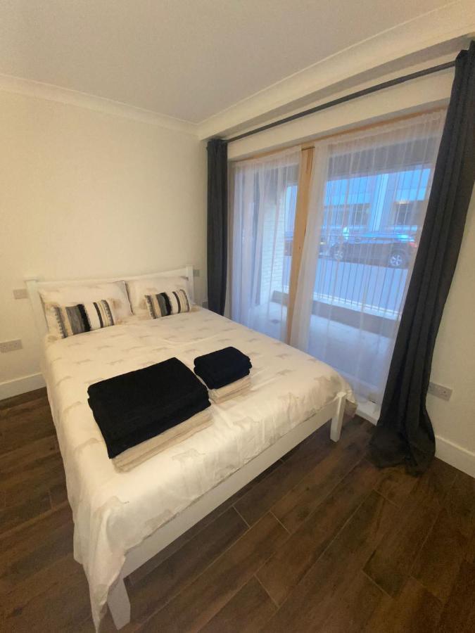 London, Jaccuzzi,newbuild, 2 Bedrooms Two Baths Leilighet *