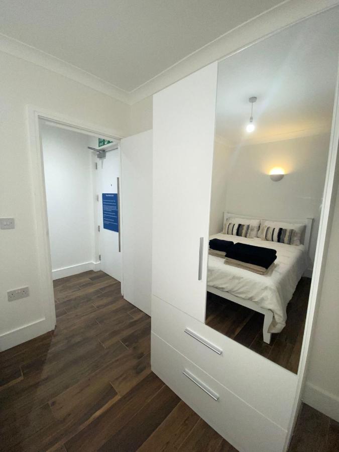 London, Jaccuzzi,newbuild, 2 Bedrooms Two Baths * London