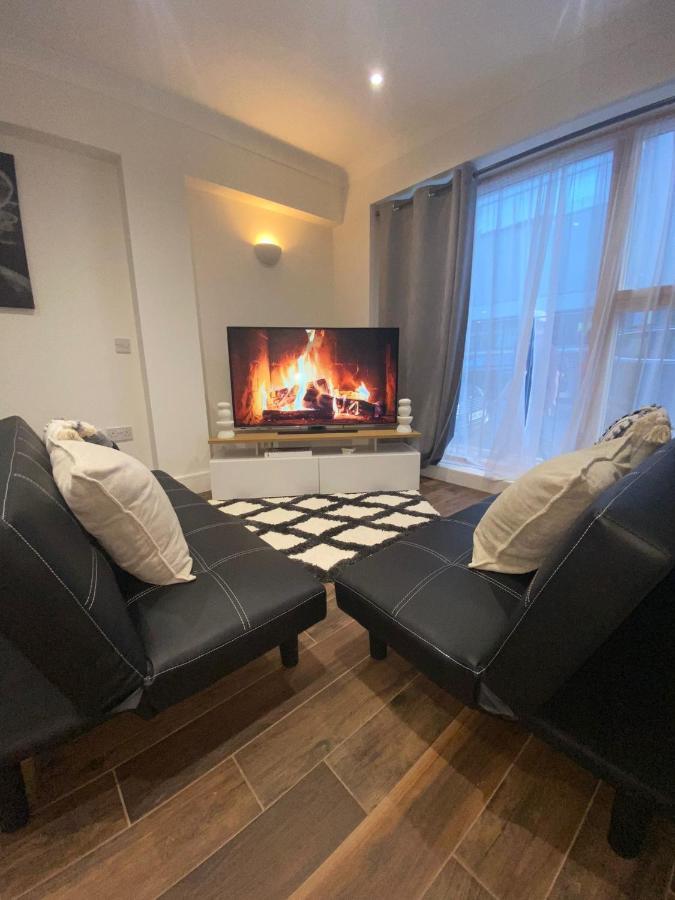London, Jaccuzzi,newbuild, 2 Bedrooms Two Baths Leilighet *
