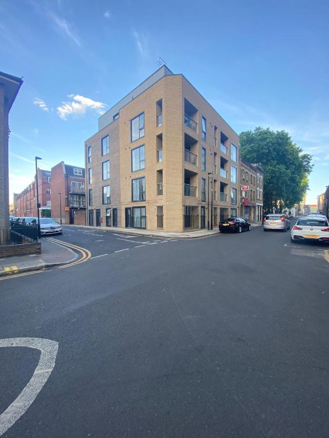 London, Jaccuzzi,newbuild, 2 Bedrooms Two Baths