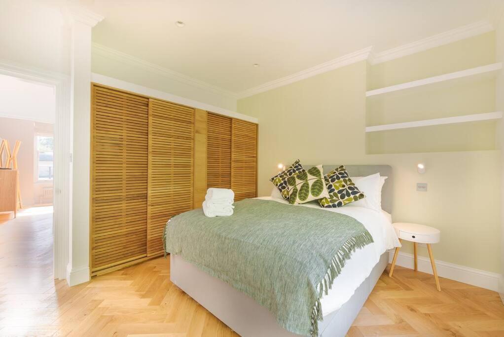 Appartement Stunning Two Bed Rh8 *