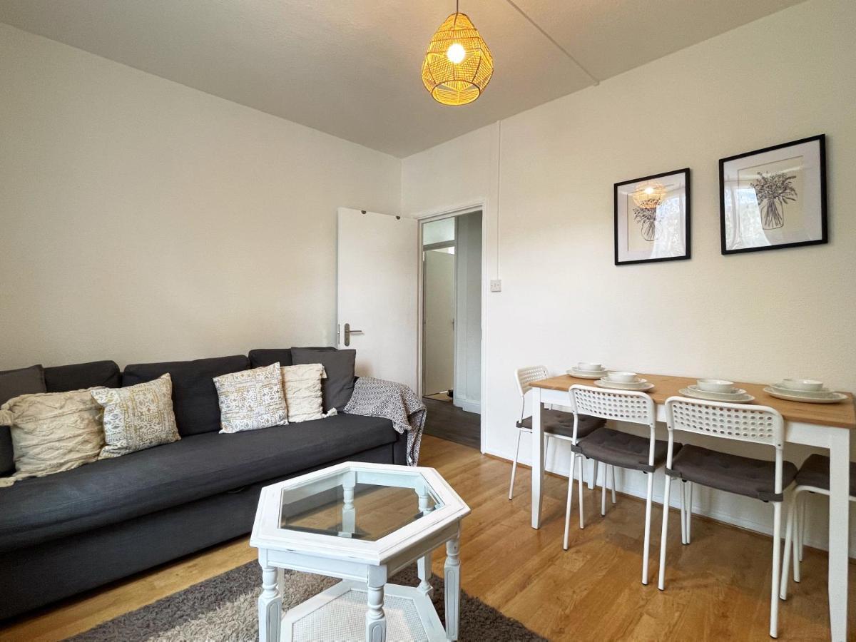 Lisa's Place Near Kings Cross - 2 Double Beds, 1 Sofa Bed, Great Location, Ideal For Families * London