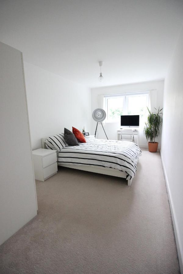 Spacious And Airy 1 Bedroom Flat - Great Location