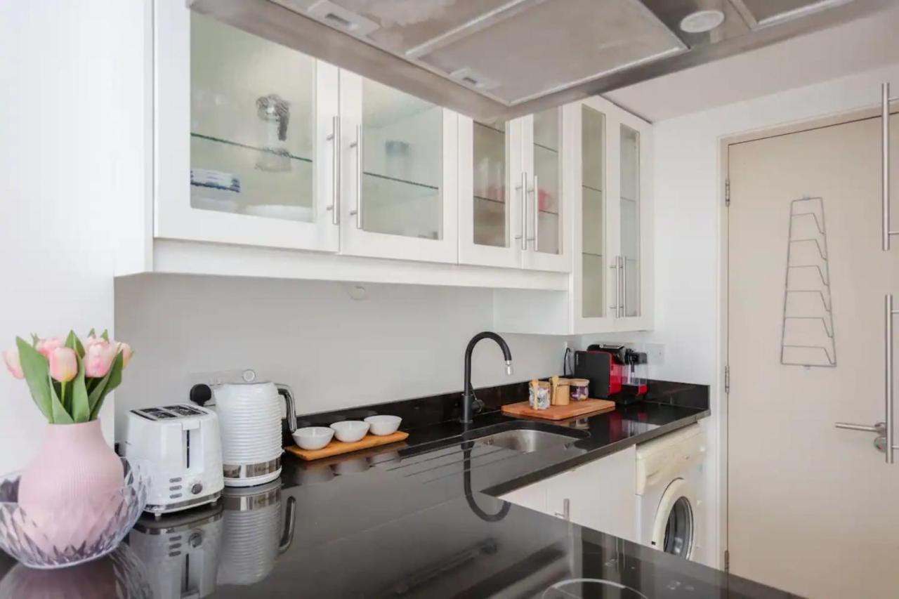Stylish 1 Bedroom Near Northcote Road Apartment *